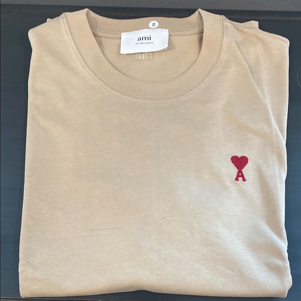 Ami Paris Tan Tee with Red Heart Emblem short sleeve, sz:sm, new, never worn
